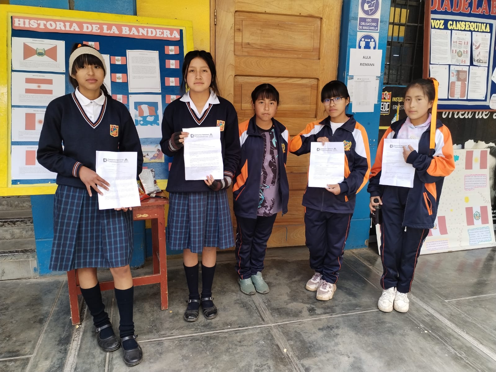 Alumnas de la I.E. "Inca Garcilaso de la Vega" del Distrito de San Pedro de Pillao