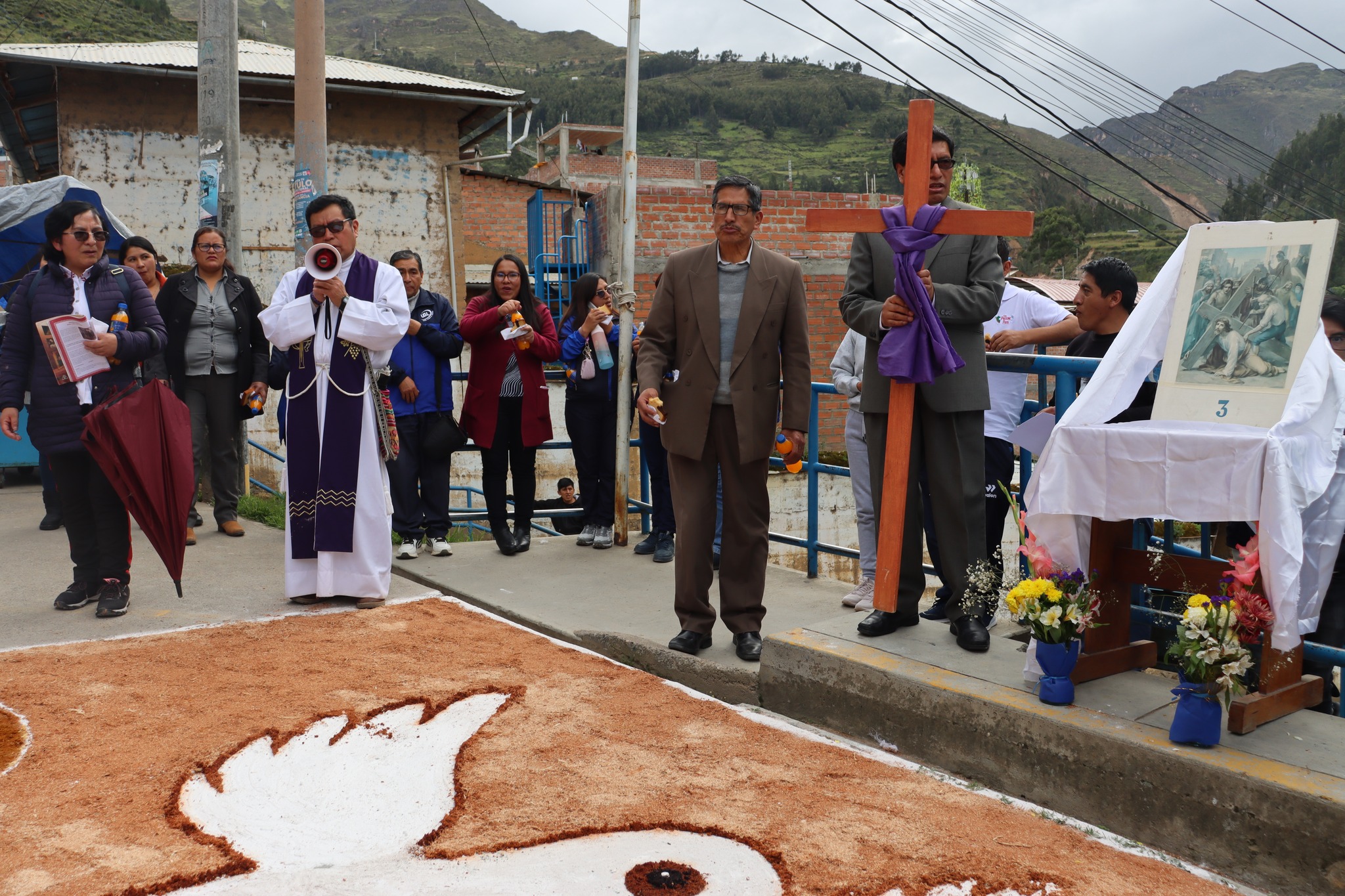 TRABAJADORES DE LA UGEL DAC, PARTICIPARÓN DEL VÍA CRUCIS, PREVIO A LA SEMANA SANTA